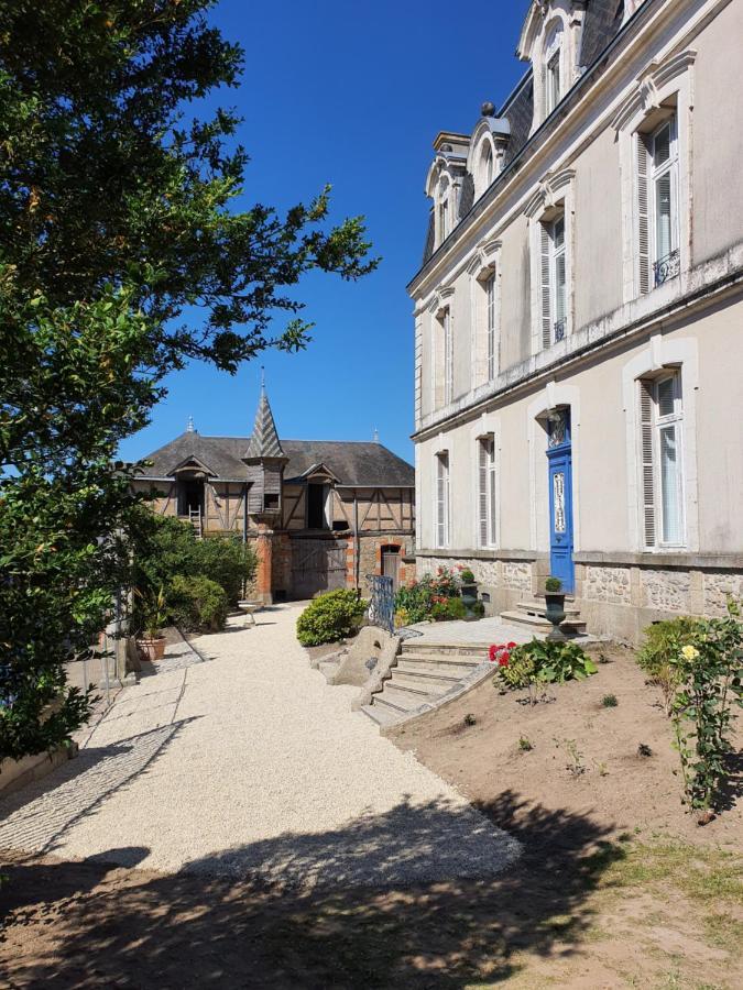 Bed and Breakfast Les 5 Escales Parthenay Exterior foto