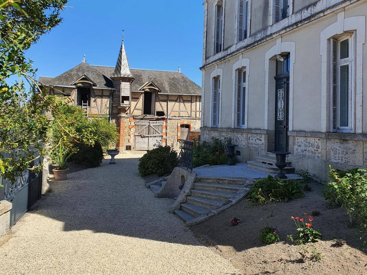 Bed and Breakfast Les 5 Escales Parthenay Exterior foto