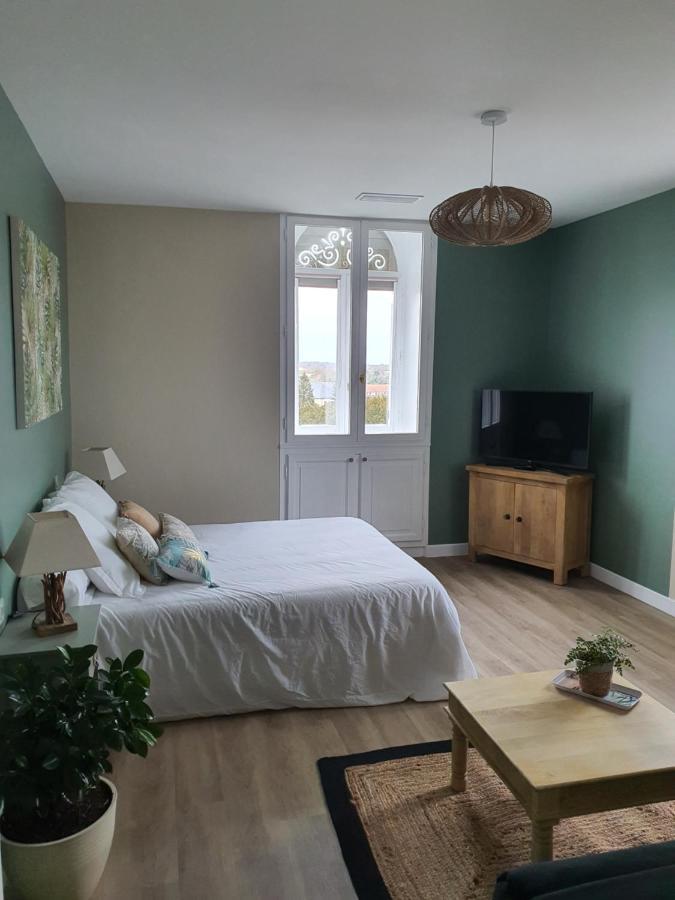 Bed and Breakfast Les 5 Escales Parthenay Exterior foto