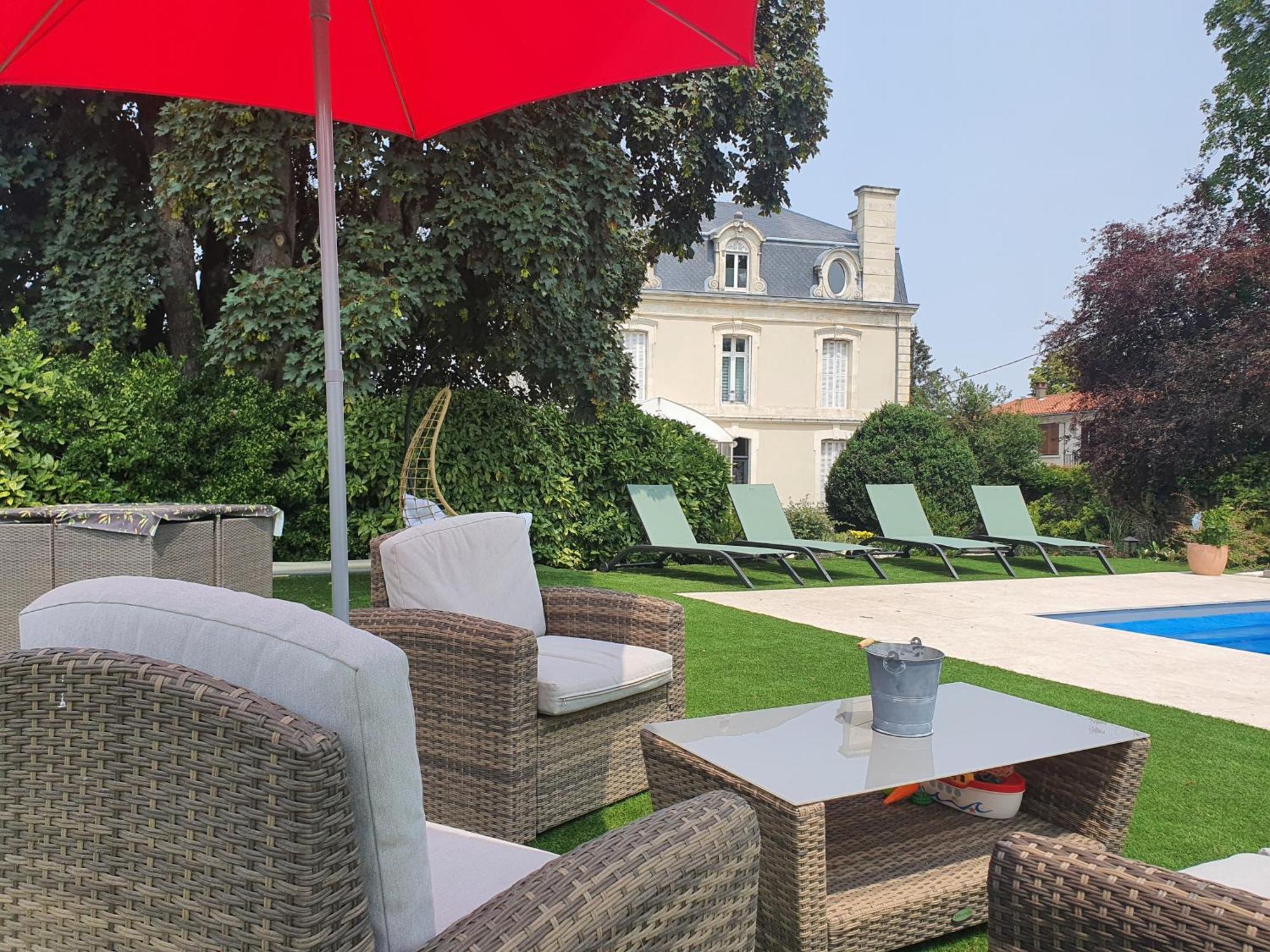 Bed and Breakfast Les 5 Escales Parthenay Exterior foto